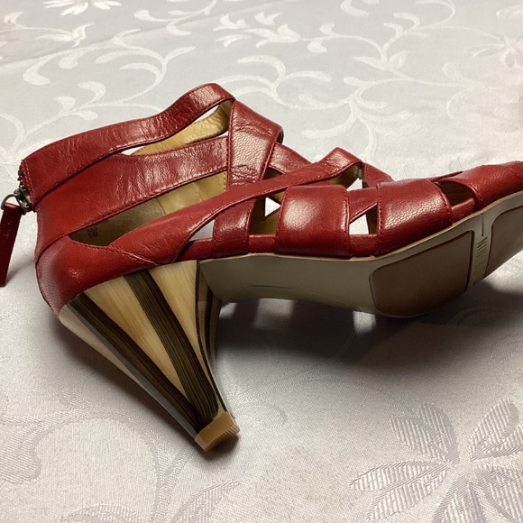 Nine West Leather Open Toe Heels LOOK AT THESE HEELS. STUNNING UNIQUE💃💃💃‼️‼️‼ - Picture 8 of 14